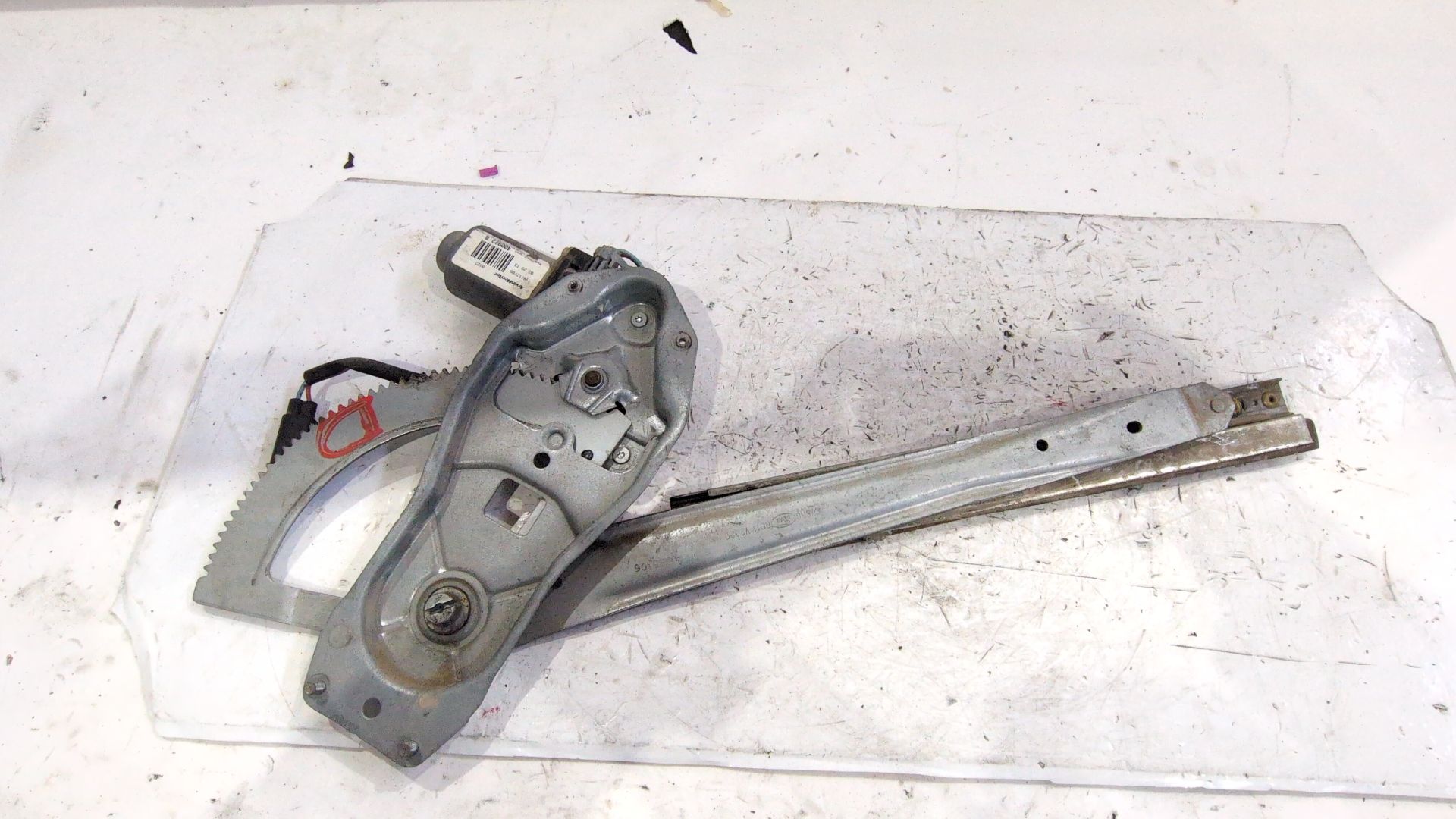 elevalunas_delantero_derecho_400922b_bedford_transit_mk7