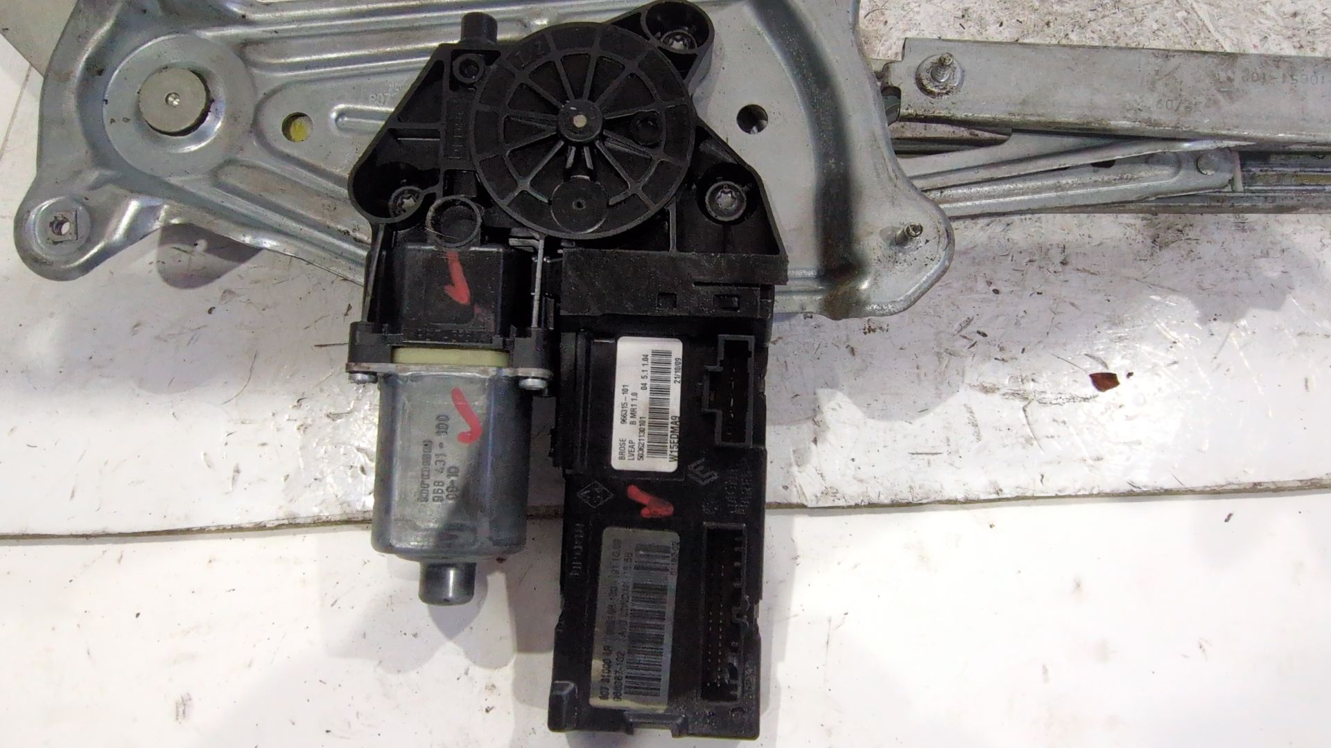 elevalunas_delantero_izquierdo_807210002r_renault_megane_iii_hatchback_bz0_1_b3_1_5_dci