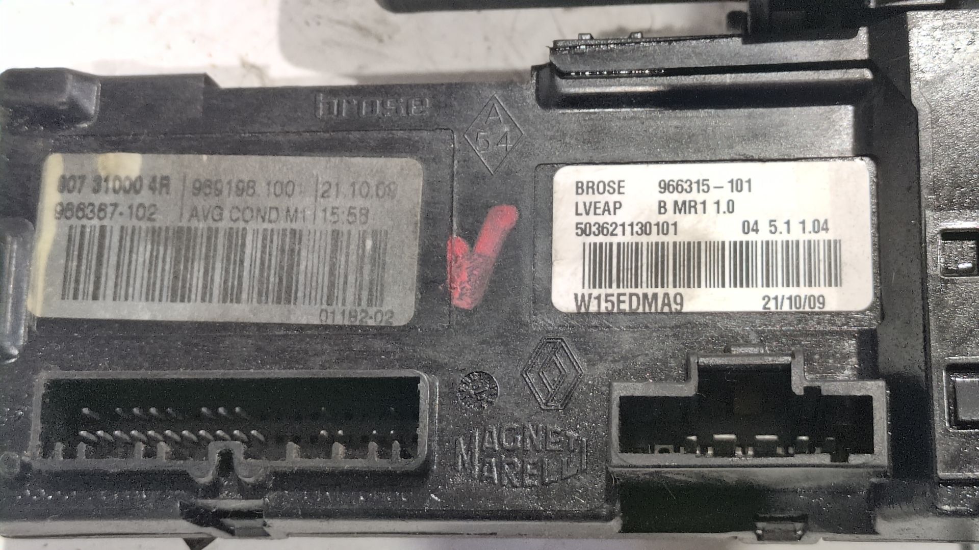 elevalunas_delantero_izquierdo_807210002r_renault_megane_iii_hatchback_bz0_1_b3_1_5_dci