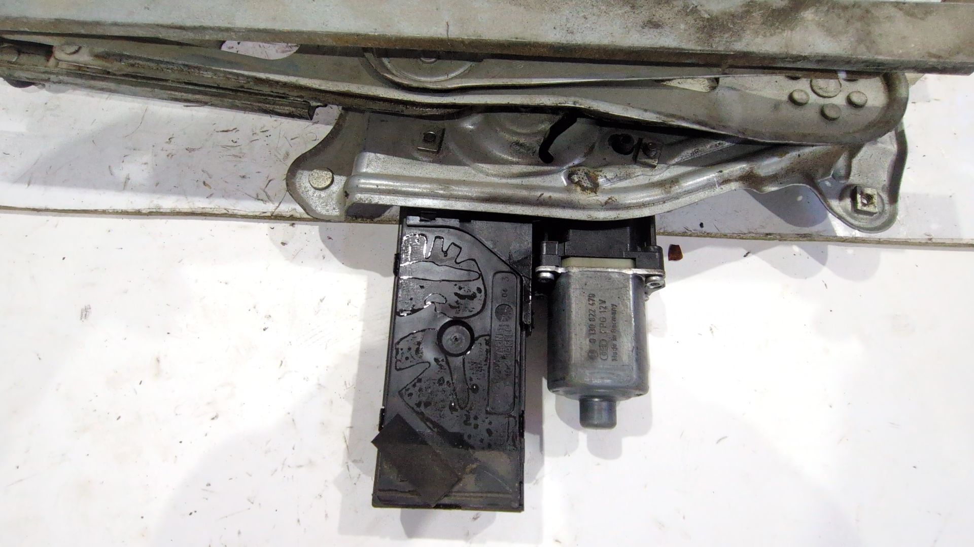 elevalunas_delantero_izquierdo_807210002r_renault_megane_iii_hatchback_bz0_1_b3_1_5_dci