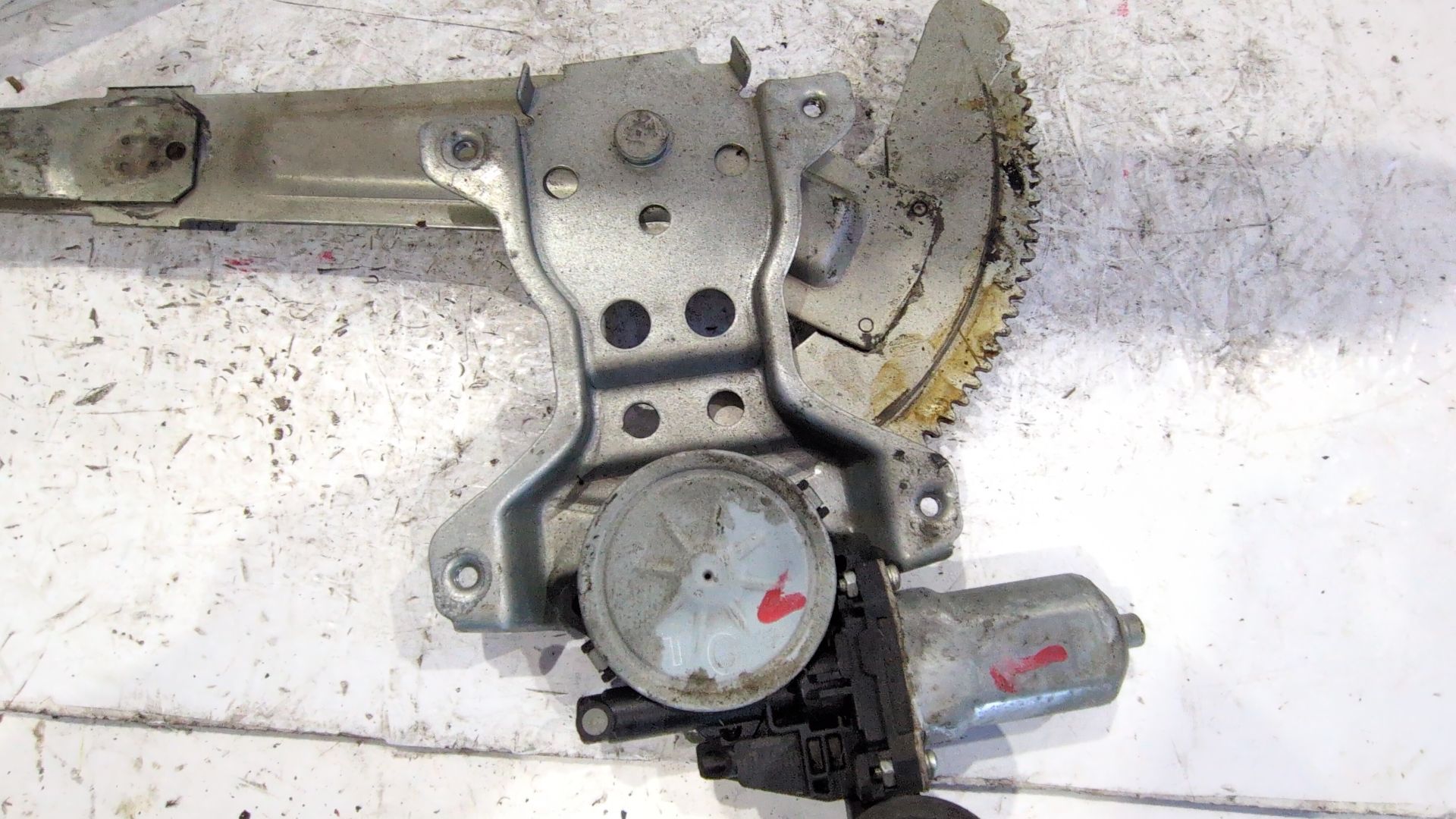 elevalunas_delantero_izquierdo_8744062j00_suzuki_swift