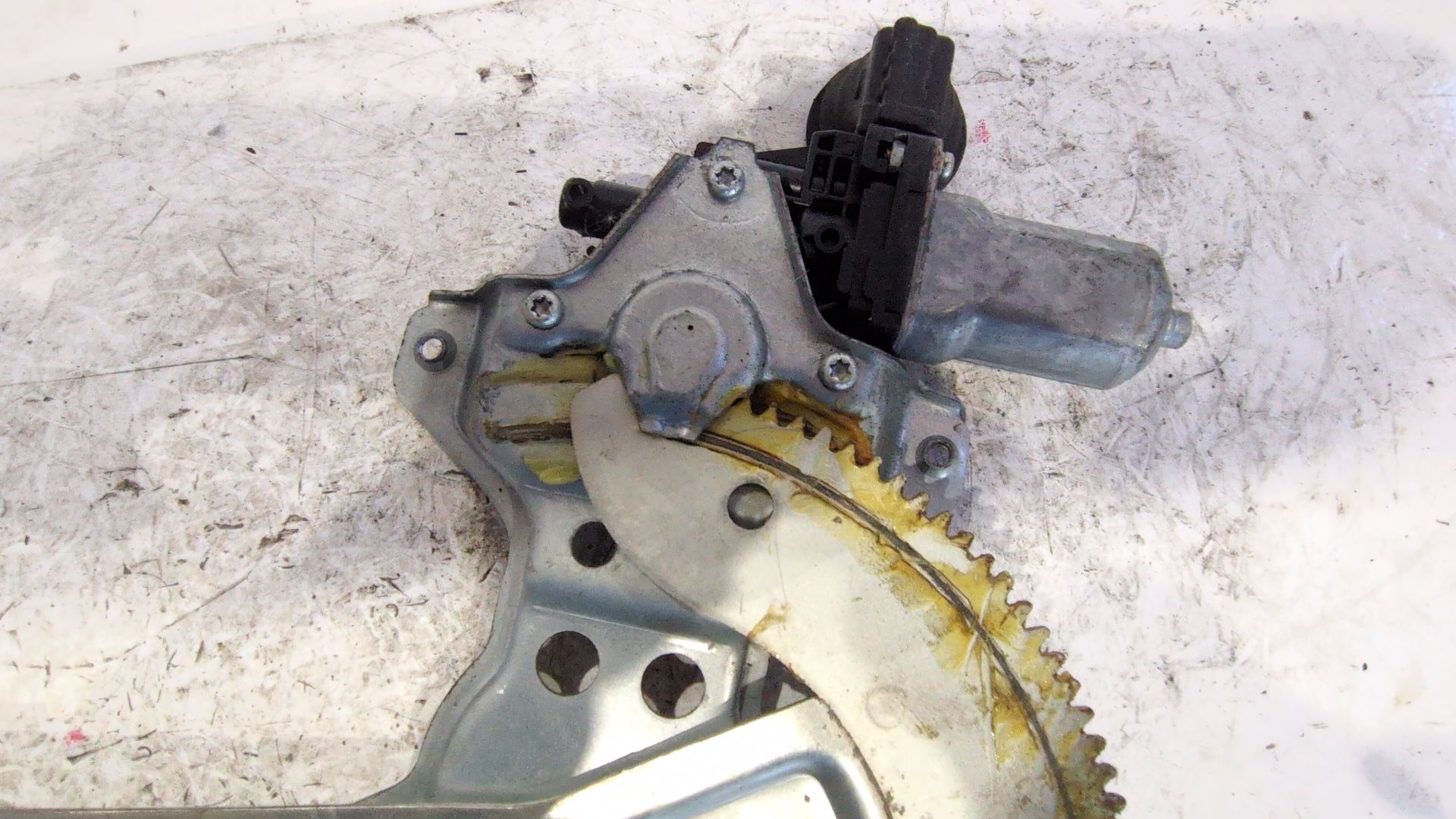 elevalunas_delantero_izquierdo_8744062j00_suzuki_swift