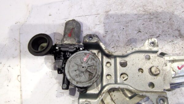 elevalunas_delantero_derecho_8343063j00_suzuki_swift
