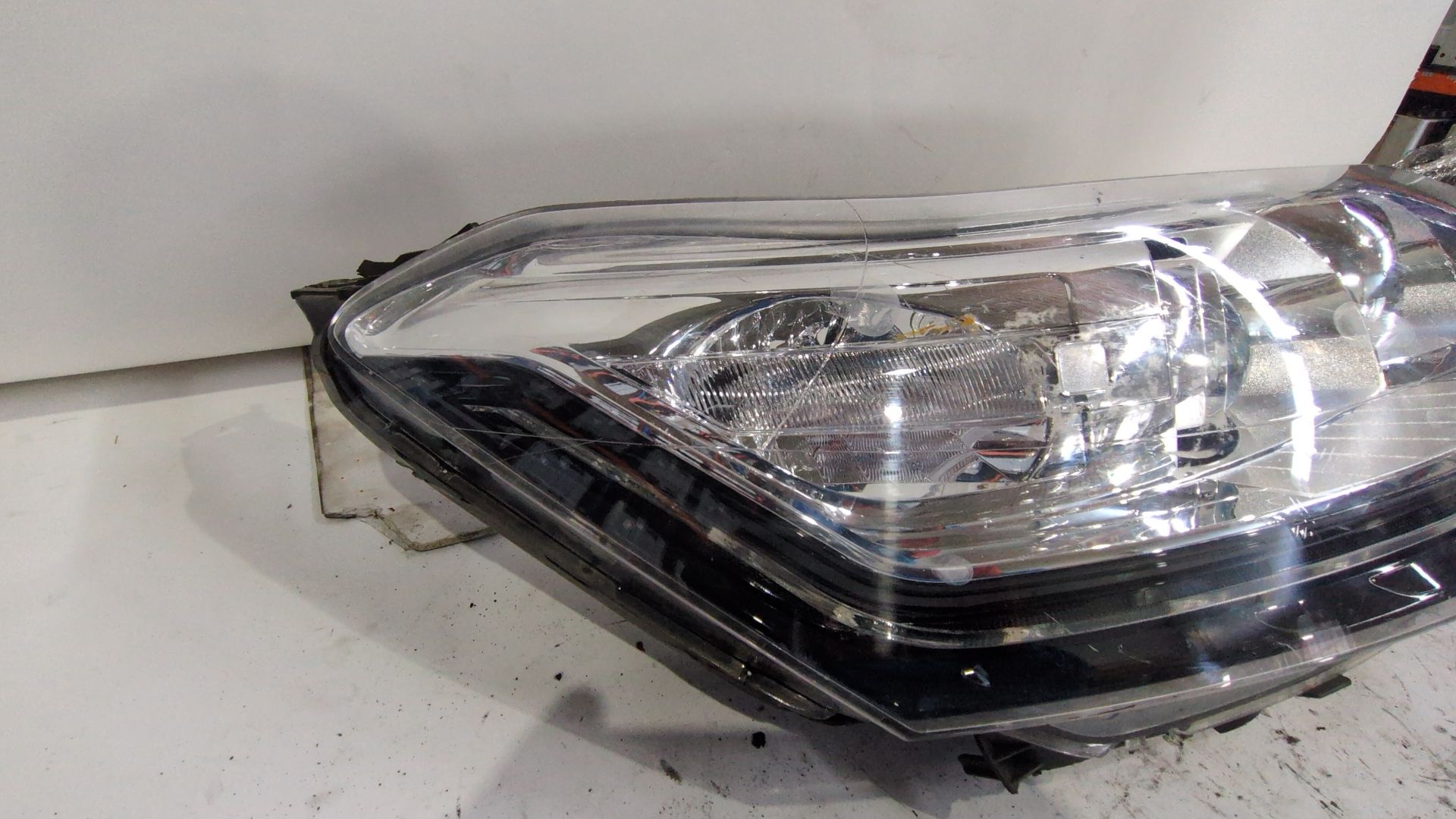 faro_derecho_6206w0_9674869880_citr_n_c4_berlina_c5_peugeot_307