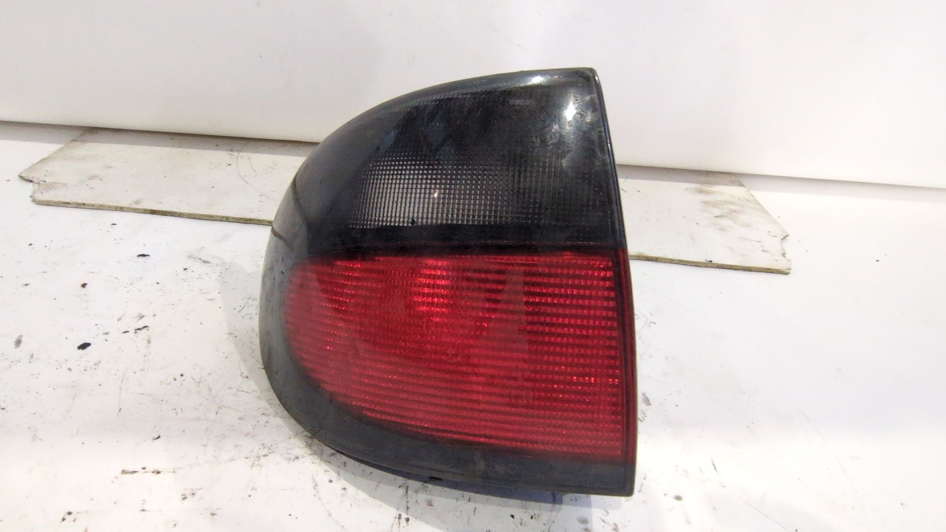 piloto_trasero_izquierdo_exterior_7700838530_renault_megane_i_hatchback_van_sa0_1_1_9_sa0u_sa0r_sa0a