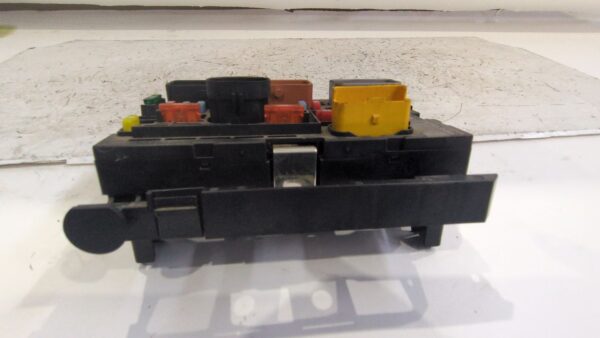 caja_reles_fusibles_9664706280_peugeot_308_i