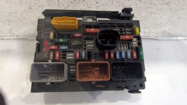 caja_reles_fusibles_9664706280_peugeot_308_i
