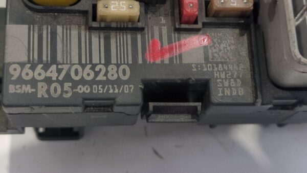 caja_reles_fusibles_9664706280_peugeot_308_i