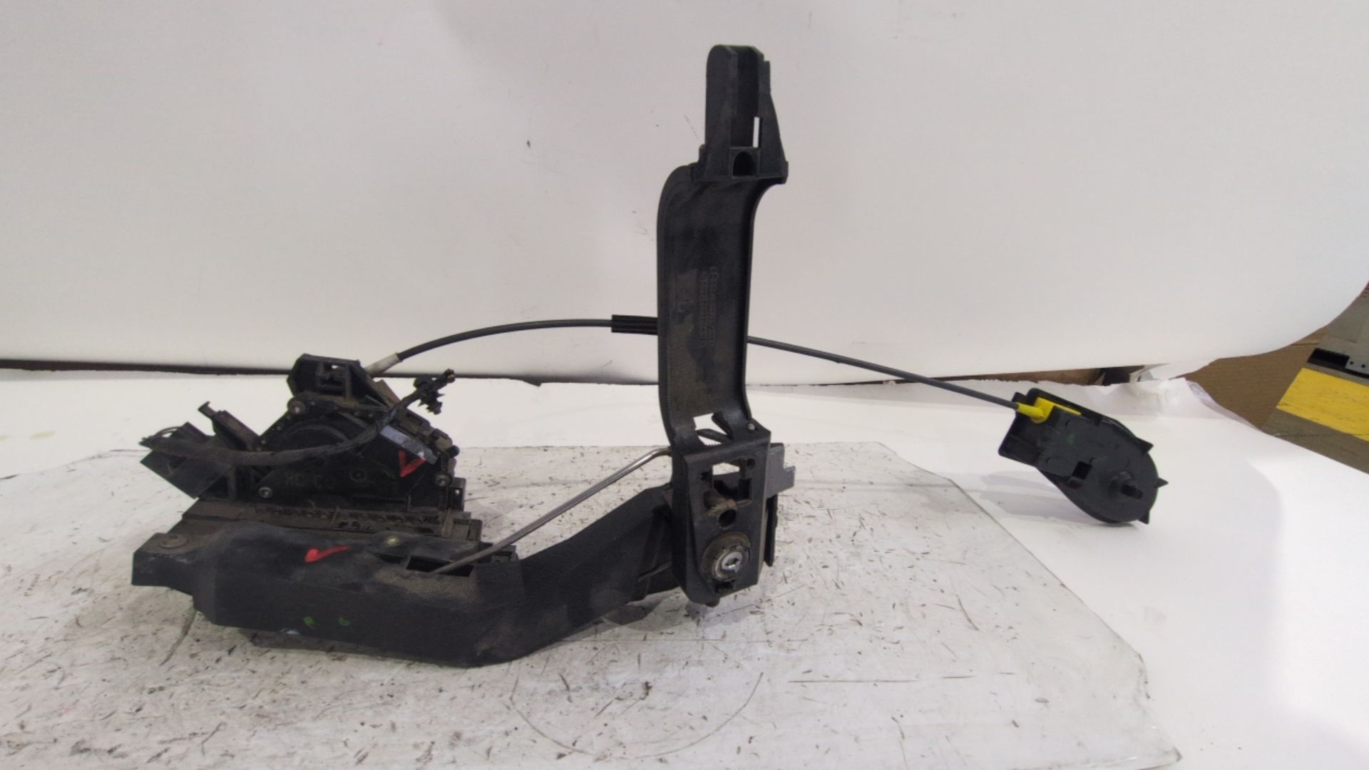 cerradura_puerta_delantera_izquierda_2s4aa21813_bedford_focus