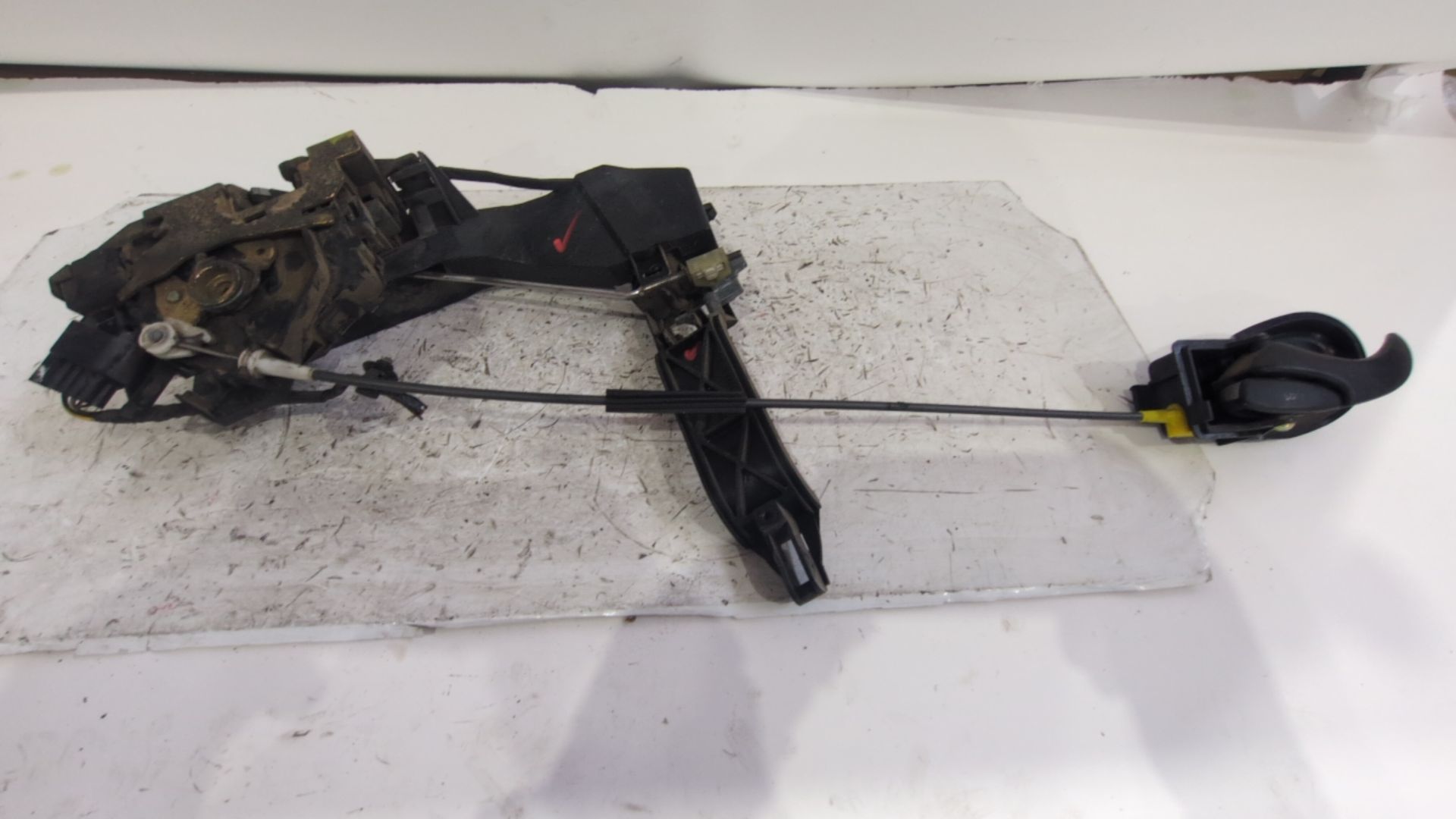 cerradura_puerta_delantera_izquierda_2s4aa21813_bedford_focus