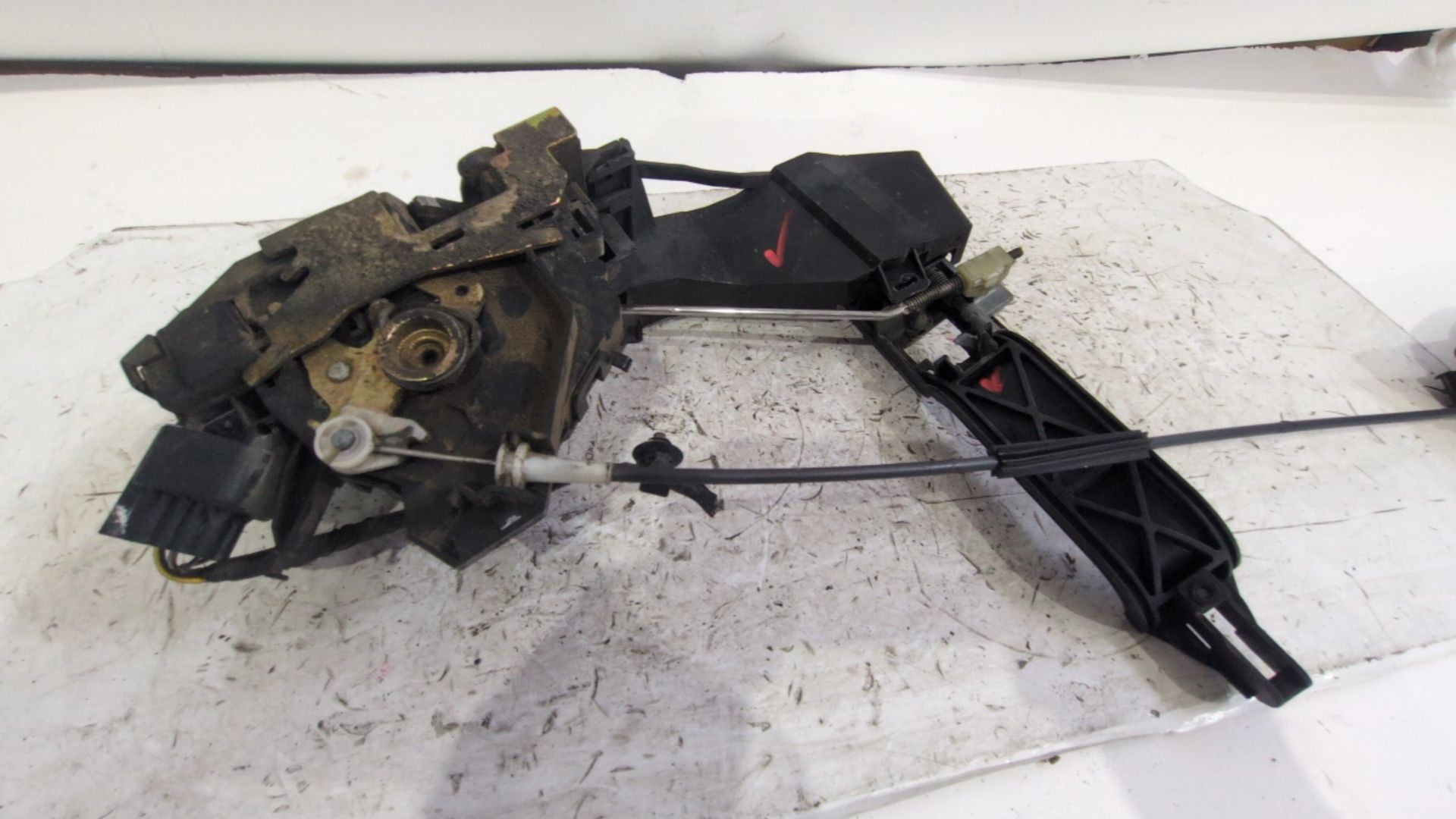 cerradura_puerta_delantera_izquierda_2s4aa21813_bedford_focus