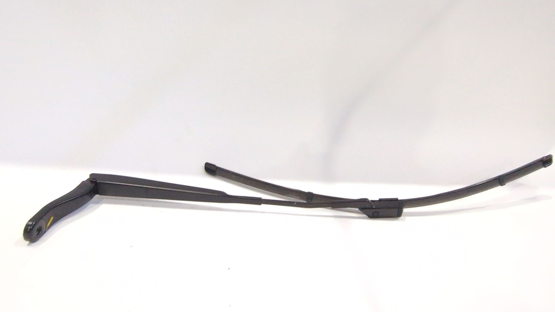 brazo_limpia_delantero_izquierdo_1640637080_opel_mokka_1_2_76