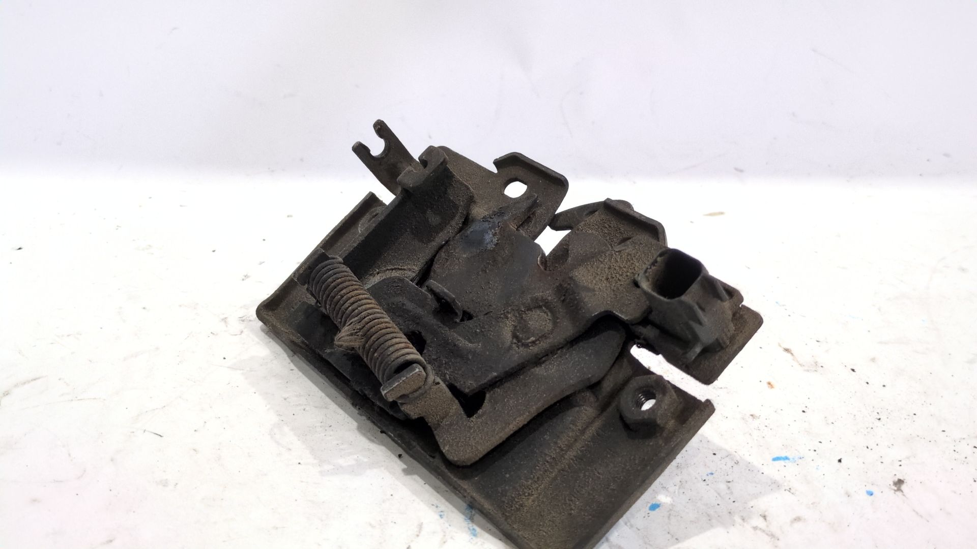 cerradura_capot_ca6a16700ce_1831520_ca6a_16700_ce_ford_fiesta_vi_cb1_ccn_1_4