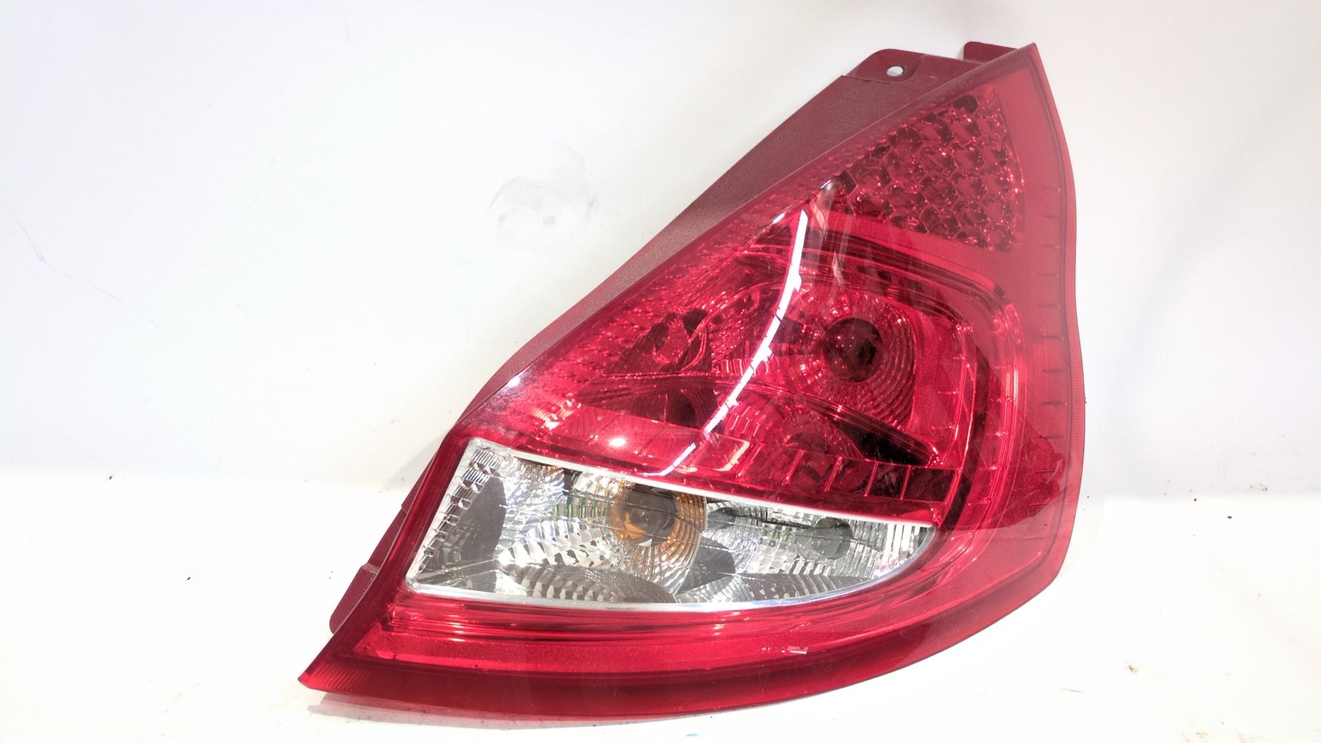 piloto_trasero_derecho_1709552_ford_fiesta_vi_cb1_ccn_1_4