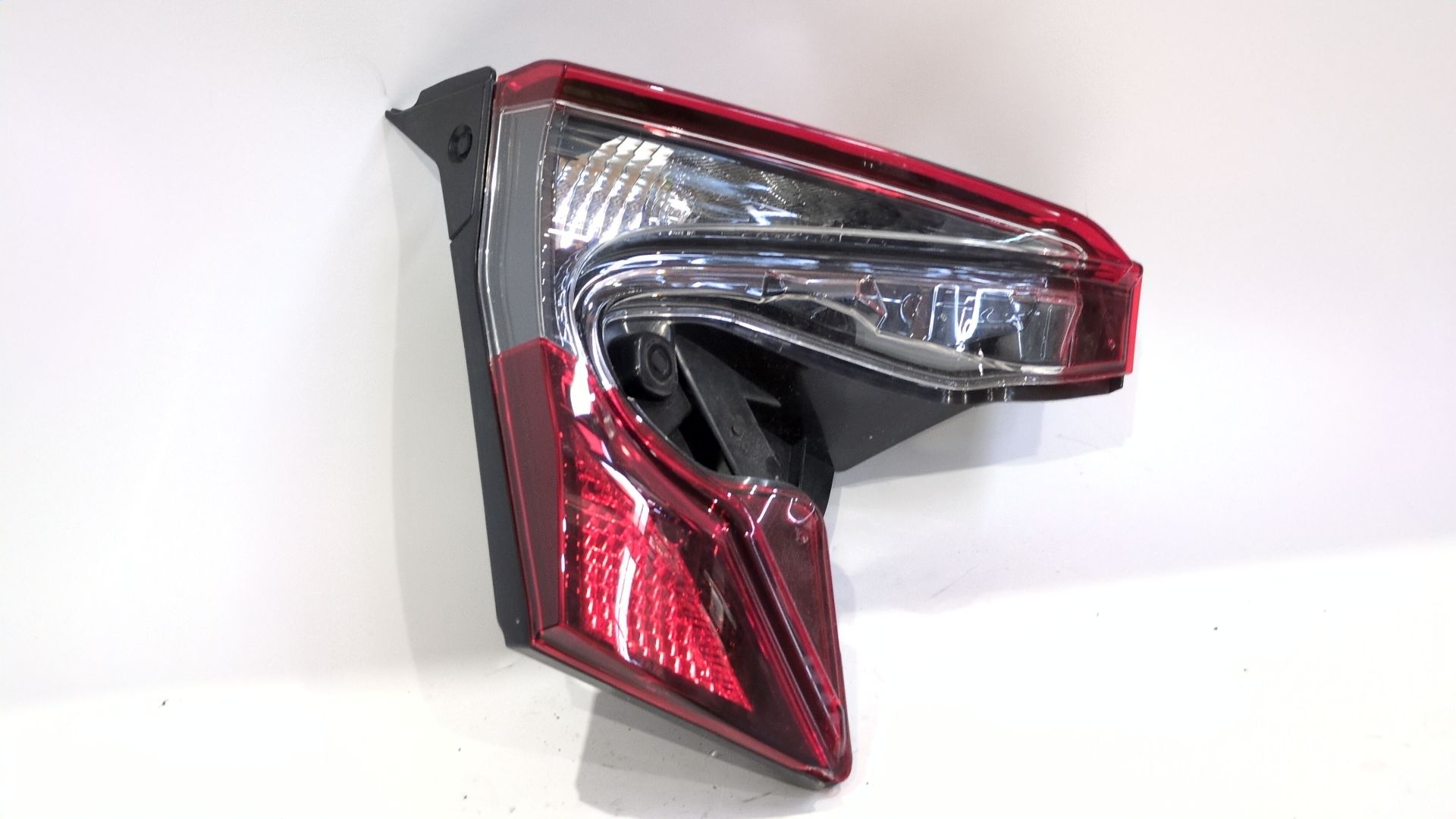 piloto_trasero_izquierdo_interior_81590f412000_200387876_81590_f4120_00_toyota_c_hr_x1_1_8_hybrid_zyx10_zyx11