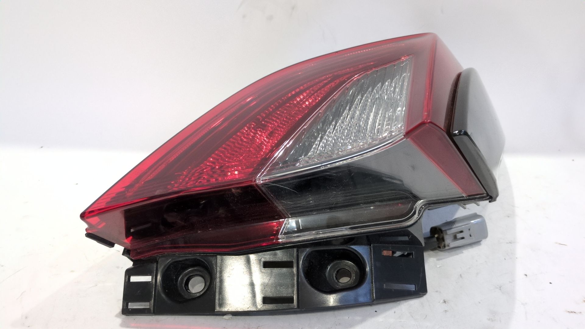 piloto_trasero_izquierdo_exterior_81560f412000_200398340_81560_f4120_00_toyota_c_hr_x1_1_8_hybrid_zyx10_zyx11