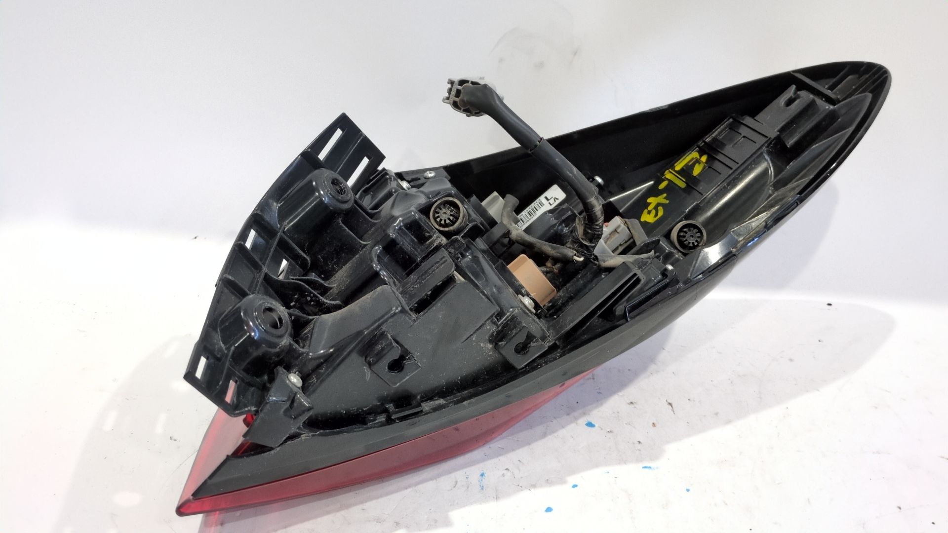 piloto_trasero_izquierdo_exterior_81560f412000_200398340_81560_f4120_00_toyota_c_hr_x1_1_8_hybrid_zyx10_zyx11