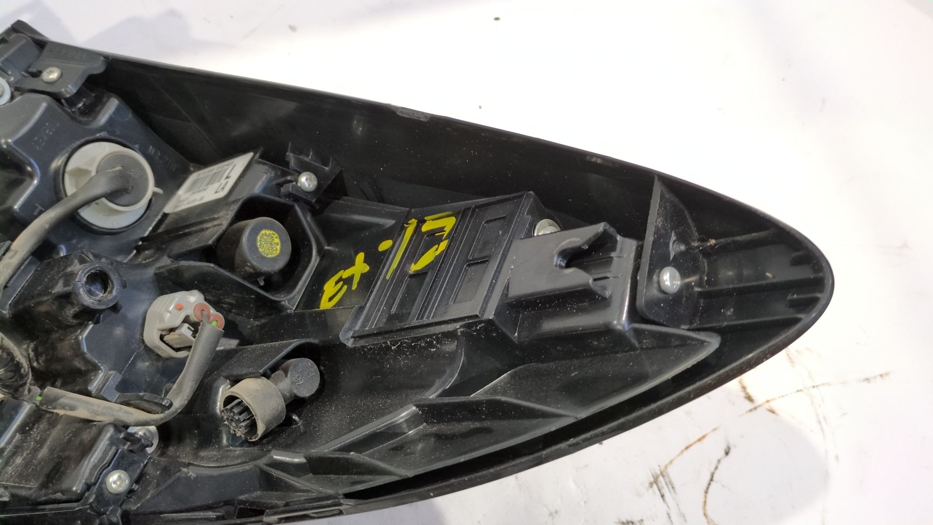 piloto_trasero_izquierdo_exterior_81560f412000_200398340_81560_f4120_00_toyota_c_hr_x1_1_8_hybrid_zyx10_zyx11