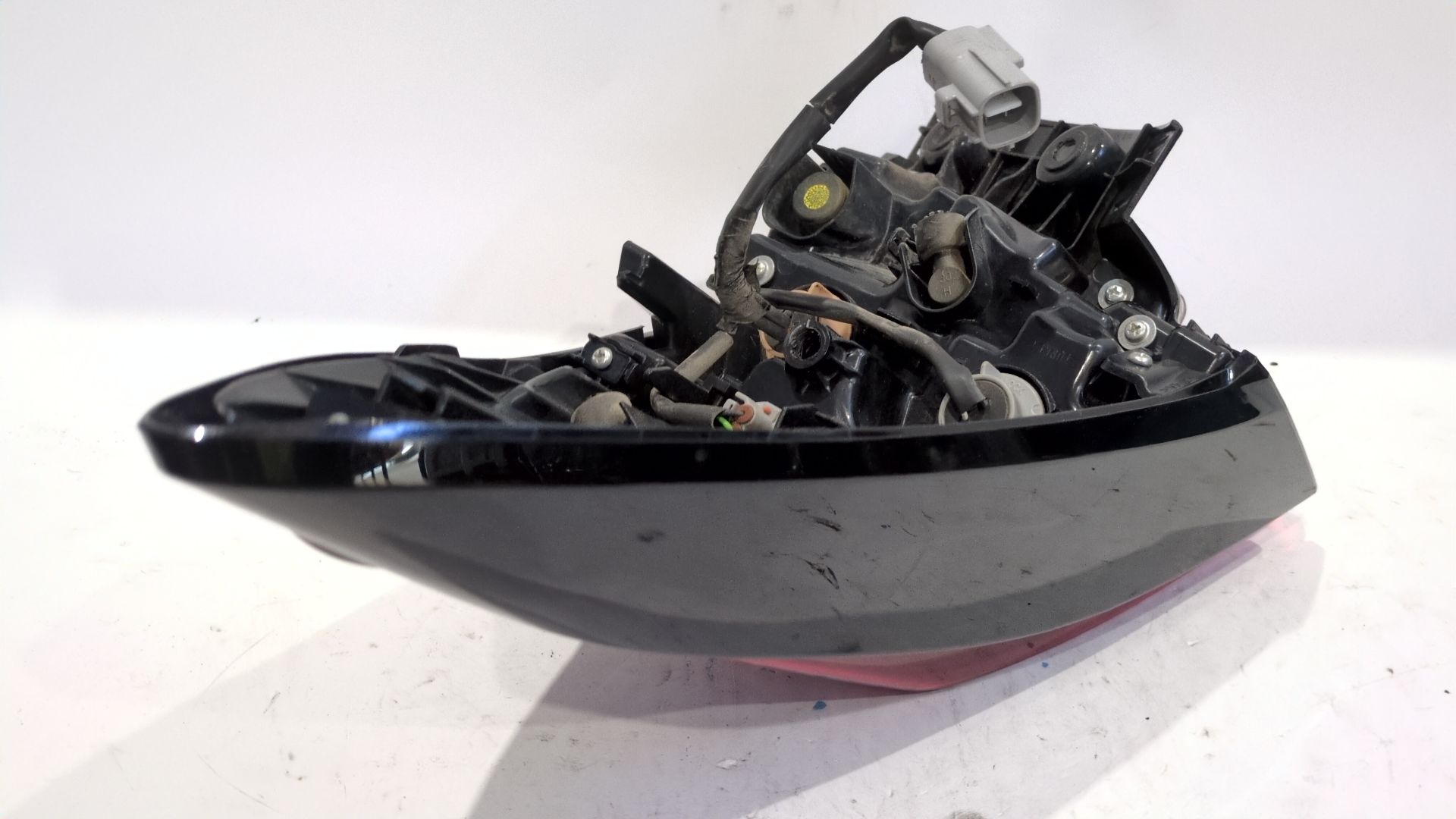 piloto_trasero_izquierdo_exterior_81560f412000_200398340_81560_f4120_00_toyota_c_hr_x1_1_8_hybrid_zyx10_zyx11