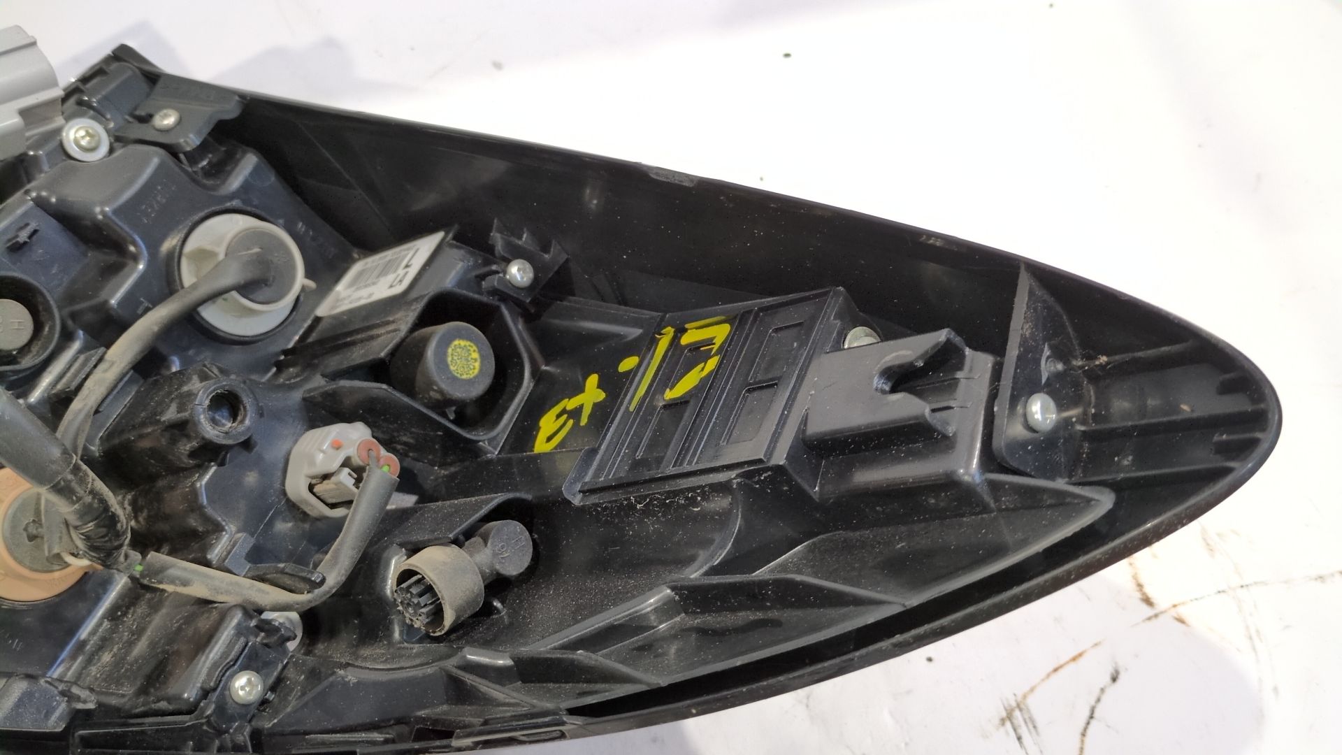 piloto_trasero_izquierdo_exterior_81560f412000_200398340_81560_f4120_00_toyota_c_hr_x1_1_8_hybrid_zyx10_zyx11