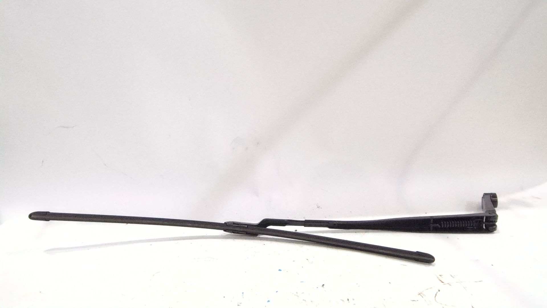 brazo_limpia_delantero_izquierdo_85221f4010_toyota_c_hr_x1_1_8_hybrid_zyx10_zyx11