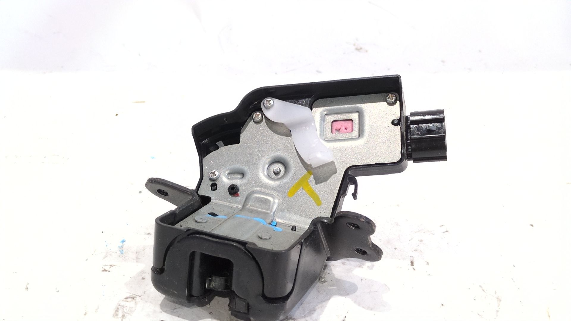 cerradura_maletero_porton_69350f4010_toyota_c_hr_x1_1_8_hybrid_zyx10_zyx11