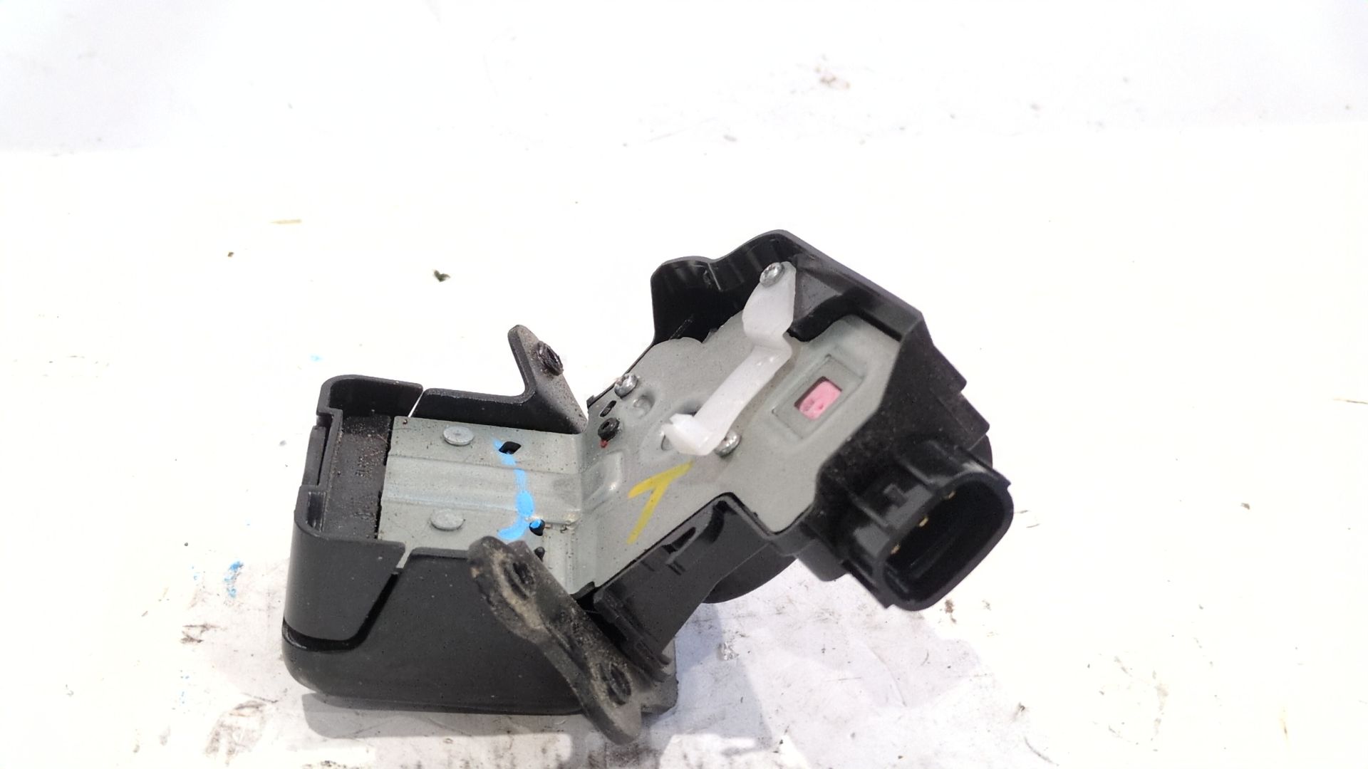 cerradura_maletero_porton_69350f4010_toyota_c_hr_x1_1_8_hybrid_zyx10_zyx11