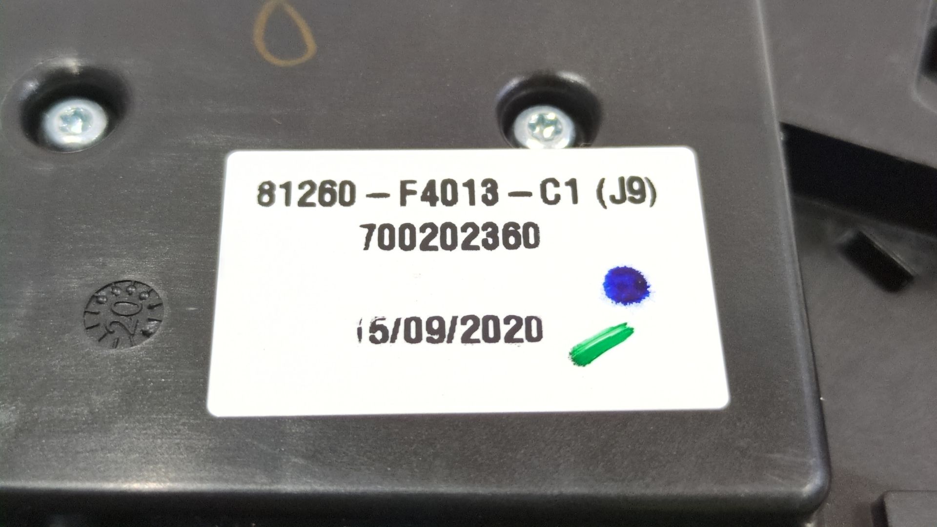 luz_interior_delantera_central_81260f4013c1_81260f4013c1j9_81260_f4013_c1_toyota_c_hr_x1_1_8_hybrid_zyx10_zyx11