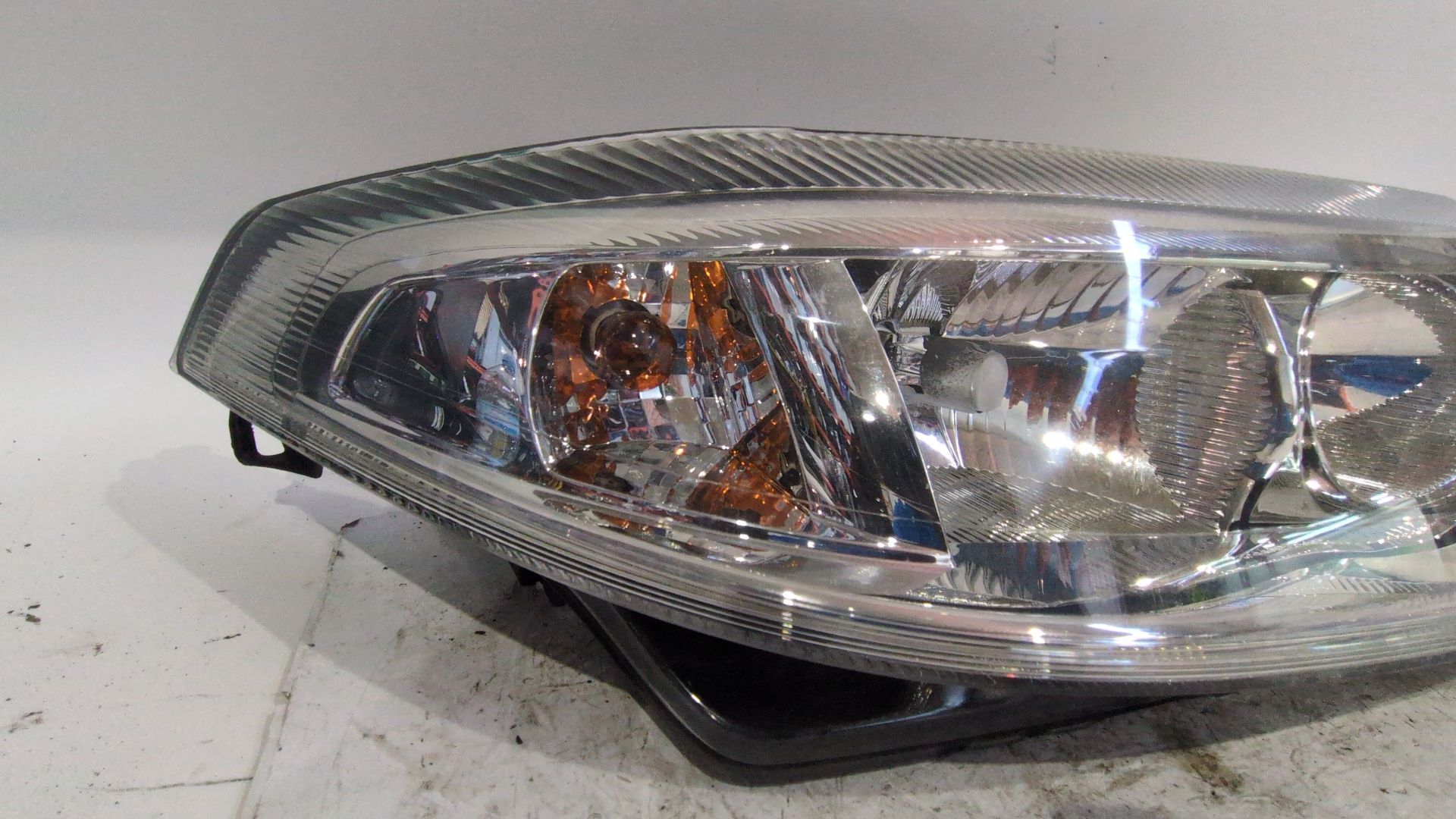 faro_derecho_8200002847_89004686_renault_laguna_ii_bg0_1_1_6_16v_bg0a_bg0l