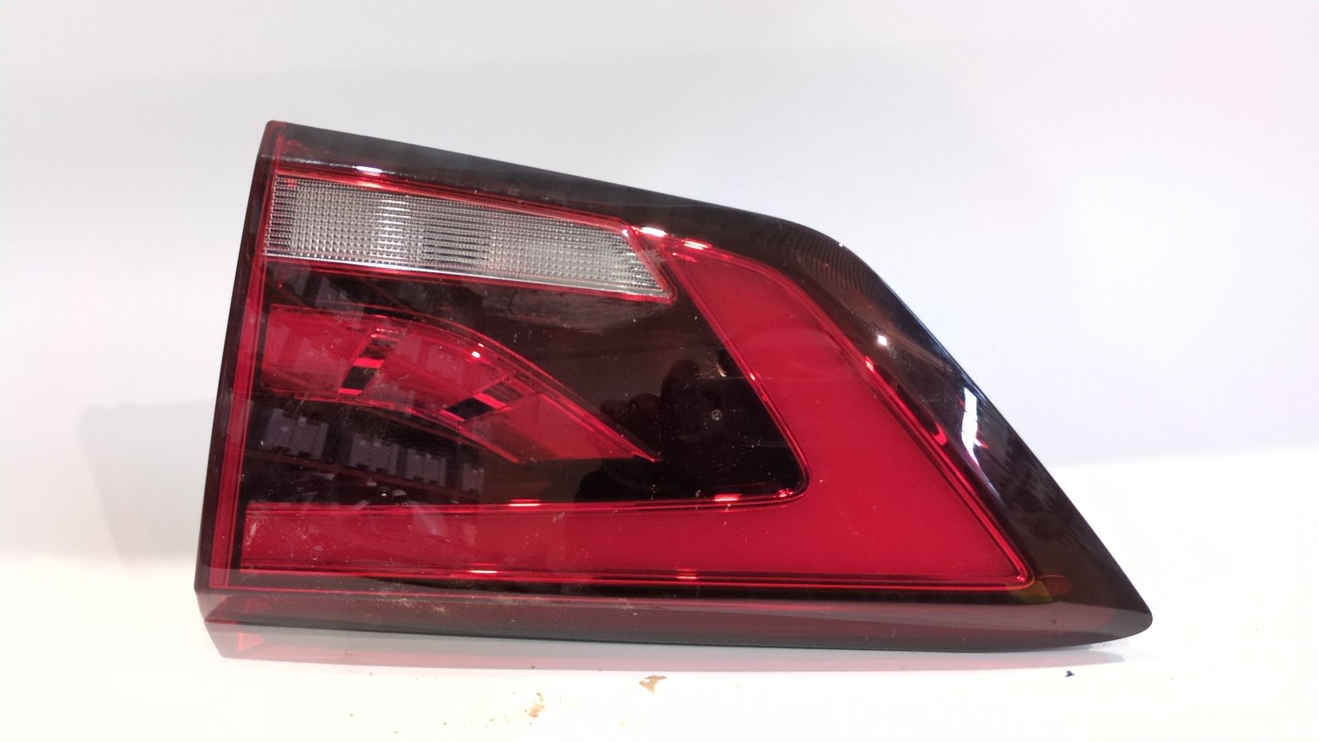 piloto_trasero_derecho_interior_a31005r0100_10571684_mg_zs_suv_azs1_1_5_vti