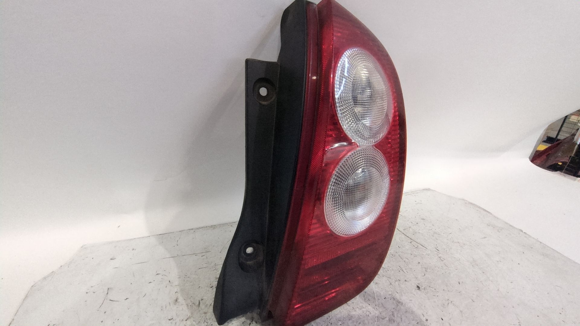 piloto_trasero_derecho_26550ax720_nissan_micra