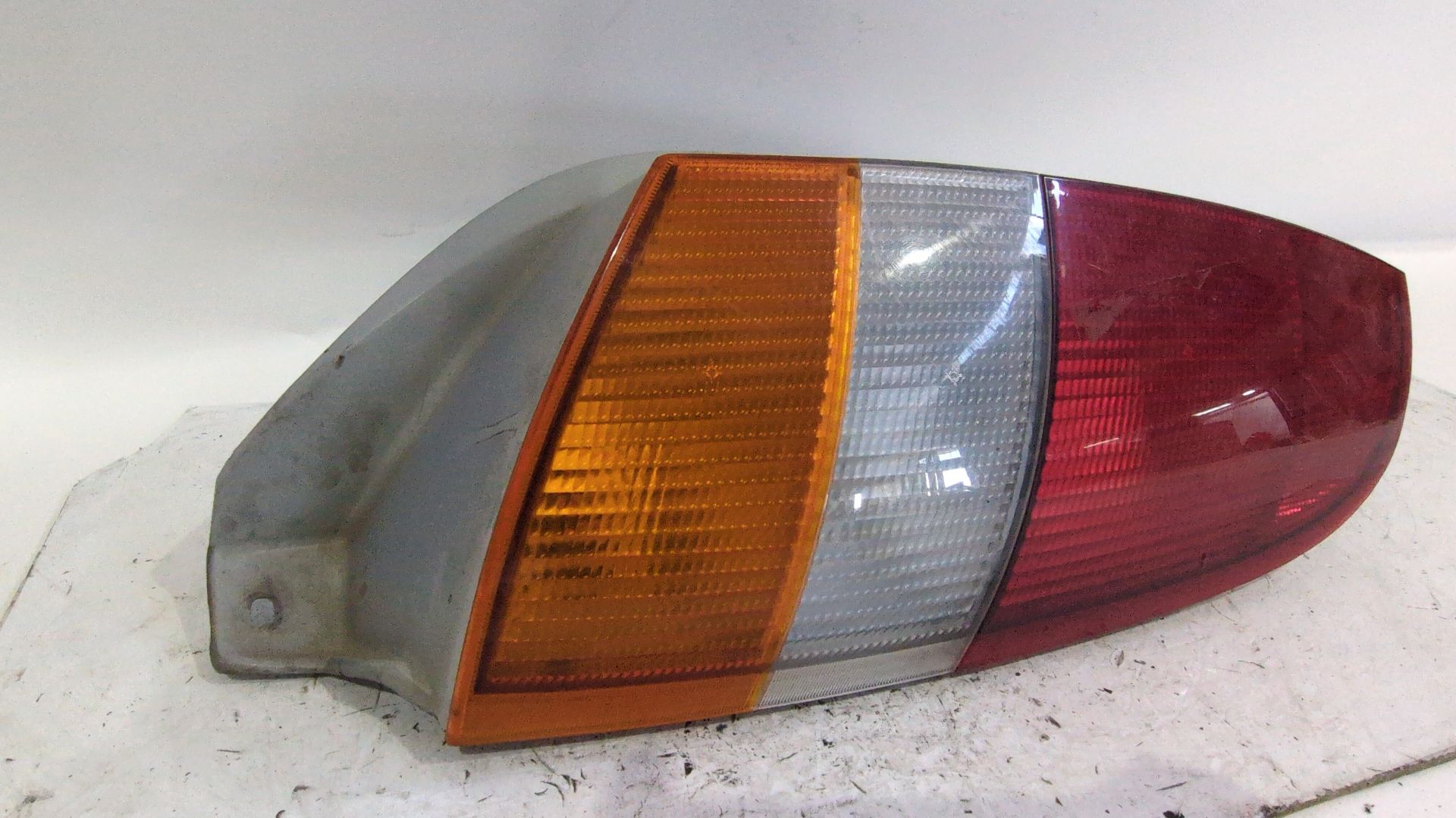 piloto_trasero_izquierdo_exterior_92401051_hyundai_atos