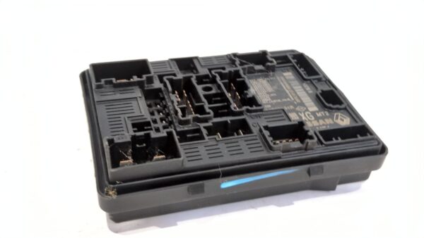 caja_reles_fusibles_284b70754r_renault_austral_e_tech_200_hybrid