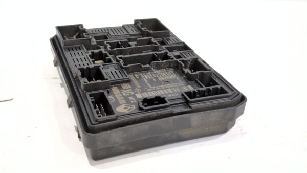 caja_reles_fusibles_284b70754r_renault_austral_e_tech_200_hybrid