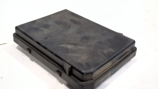 caja_reles_fusibles_284b70754r_renault_austral_e_tech_200_hybrid