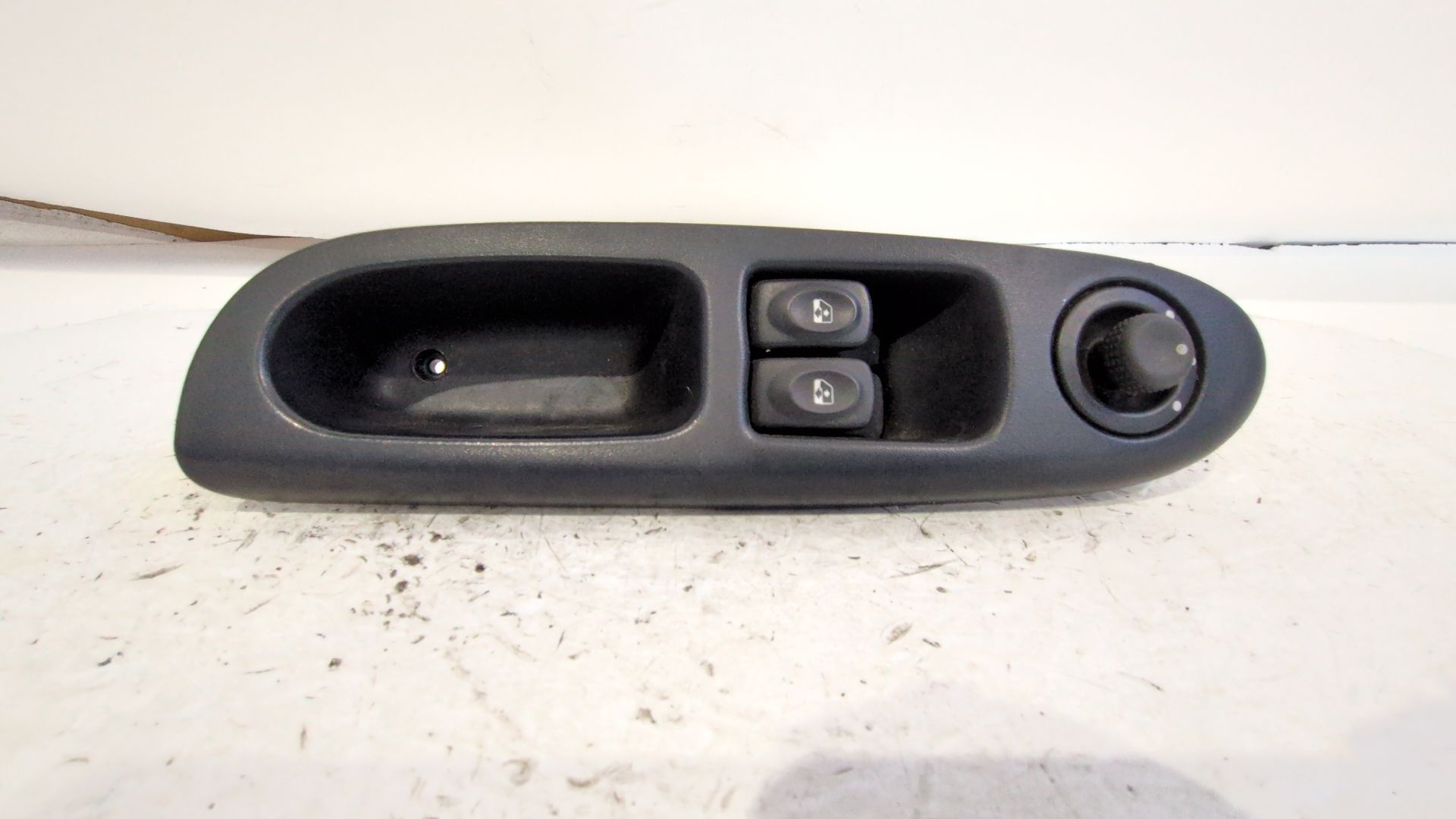 mando_elevalunas_delantero_izquierdo_7700845735_renault_clio_ii_fase_i_ano_1998_7700411271_al_de