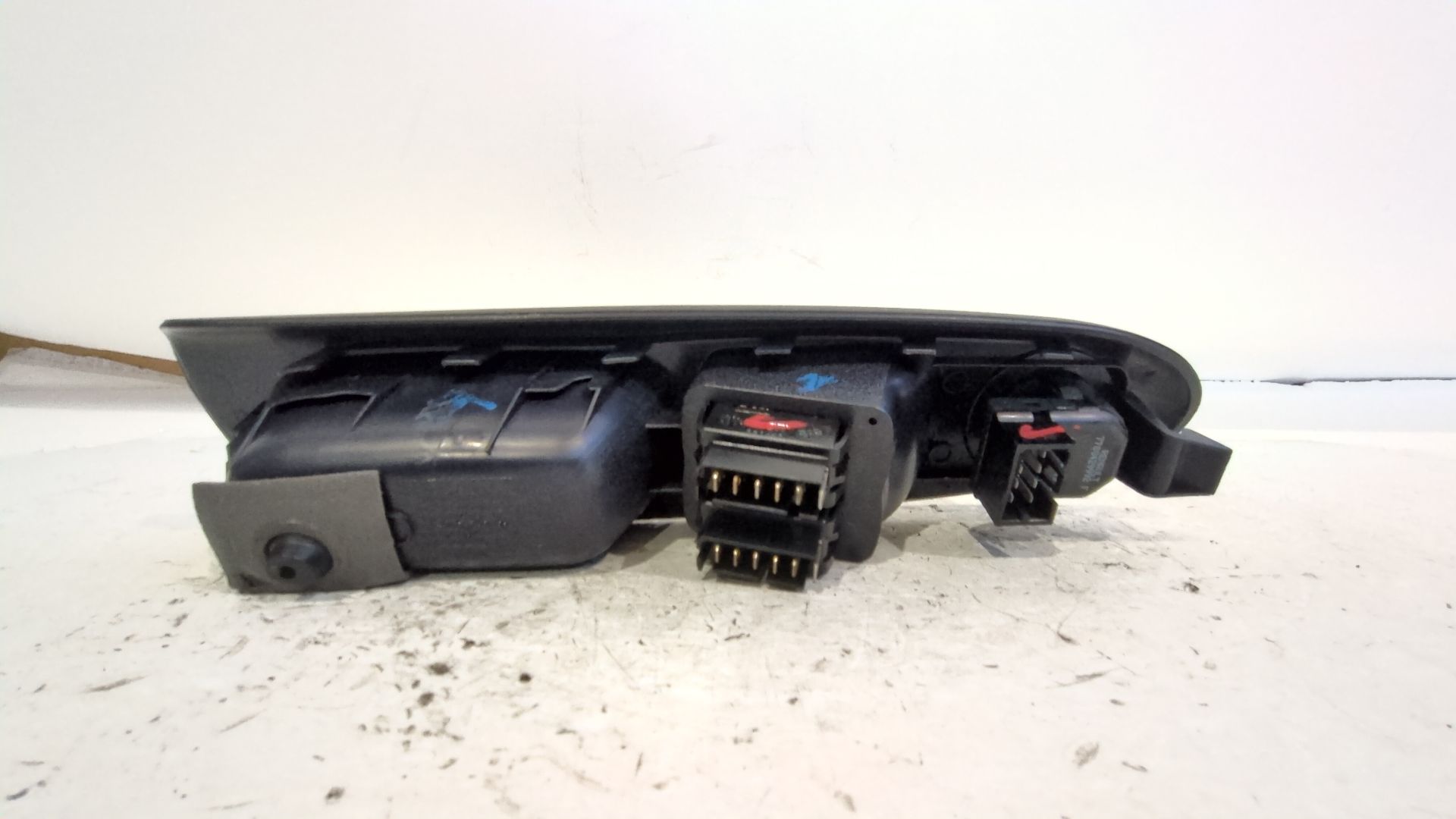 mando_elevalunas_delantero_izquierdo_7700845735_renault_clio_ii_fase_i_ano_1998_7700411271_al_de