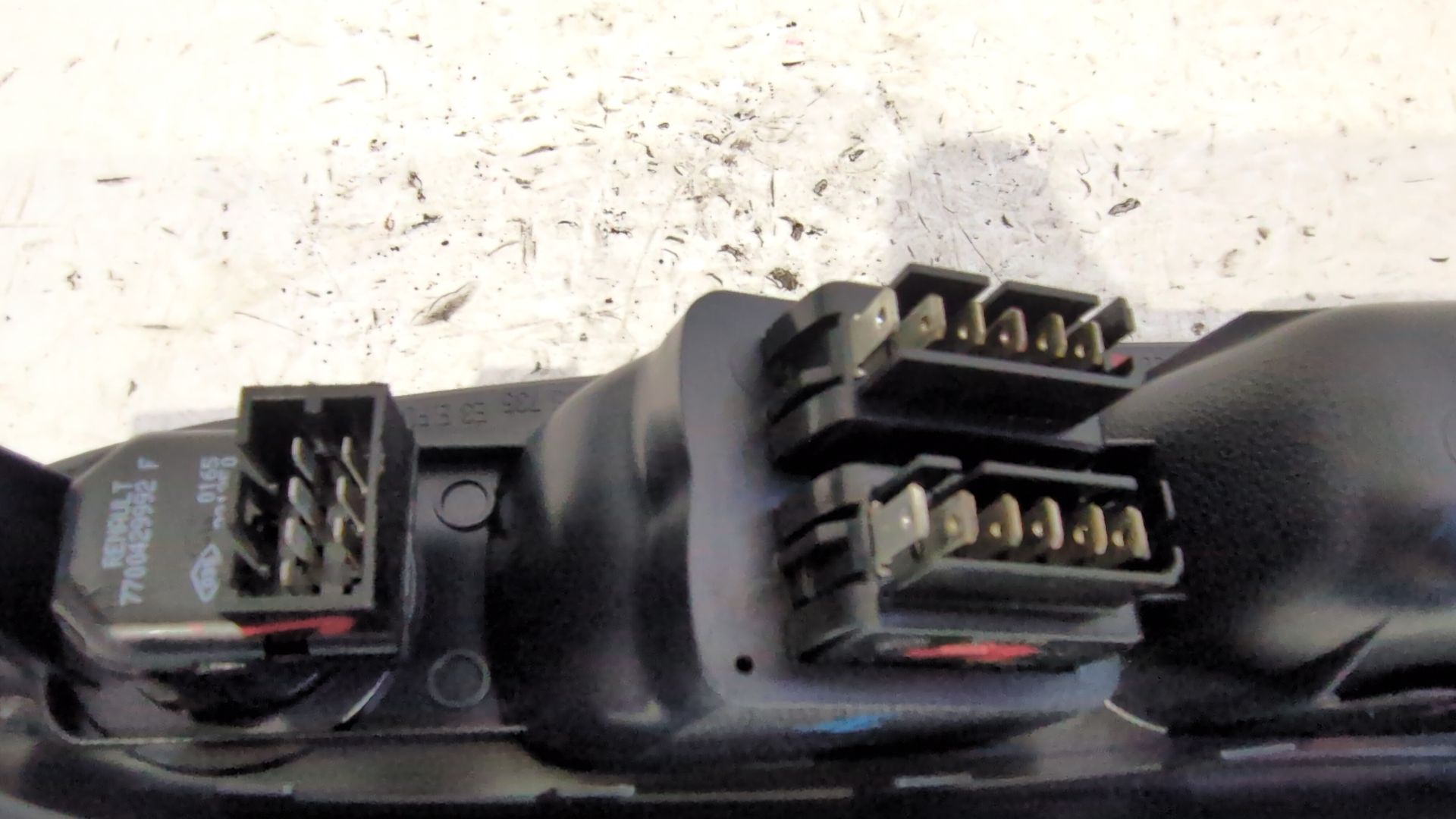 mando_elevalunas_delantero_izquierdo_7700845735_renault_clio_ii_fase_i_ano_1998_7700411271_al_de