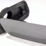 tapa_exterior_combustible_781201530r_color_carroceria_biyuy_grey_kqg_black_gne_renault_austral_e_tech_200_hybrid