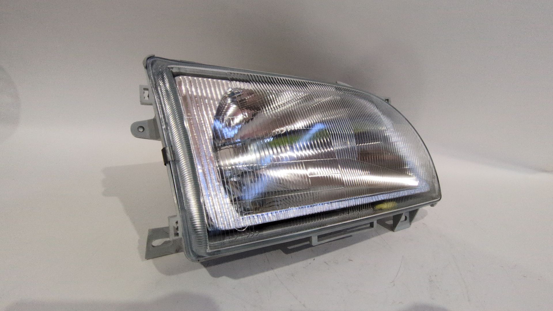 faro_derecho_4311136r_431_1136r_marca_depo_ford_transit_autobus_e_2_5_di_ebs_eds_egl_ess_eus