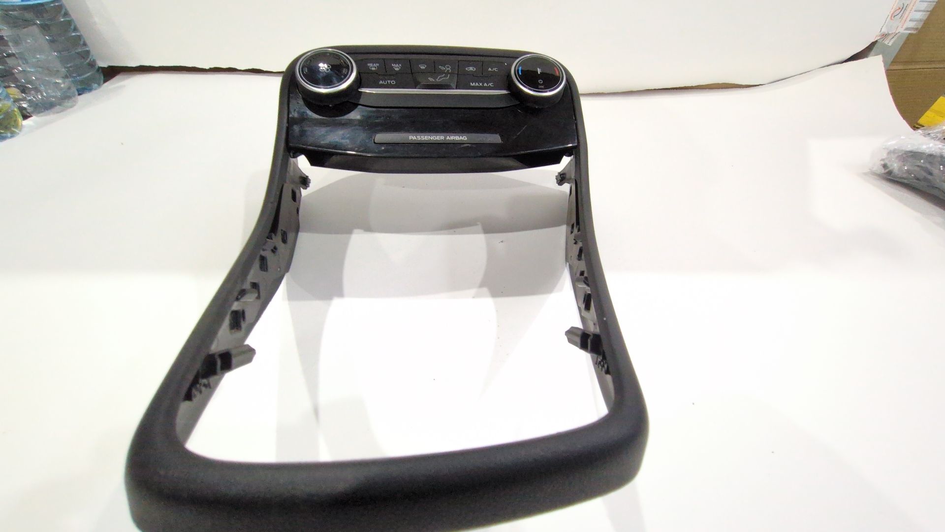 mando_climatizador_mn1t18c612ad_mn1t_18c612_ad_l1tb8045a17aa3zhe_l1tb_8045a17_aa3z_he_referencia_de_consola_central_ford_puma_j2