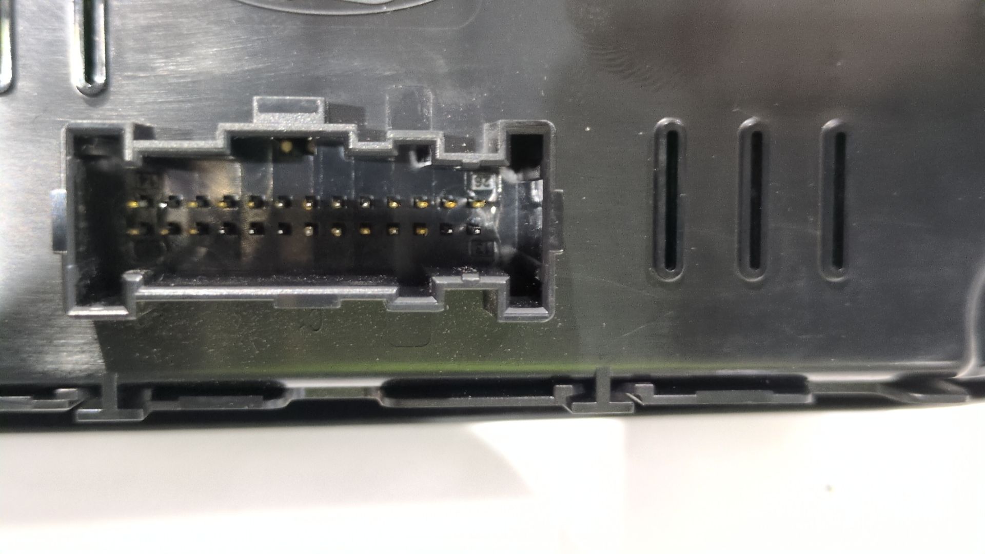 mando_climatizador_mn1t18c612ad_mn1t_18c612_ad_l1tb8045a17aa3zhe_l1tb_8045a17_aa3z_he_referencia_de_consola_central_ford_puma_j2