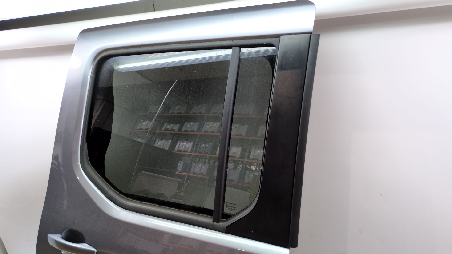 puerta_trasera_izquierda_9820434580_color_de_carroceria_kca_pintura_gris_artense_98_204_345_80_citr_n_berlingo_er_ec_e_berlingo