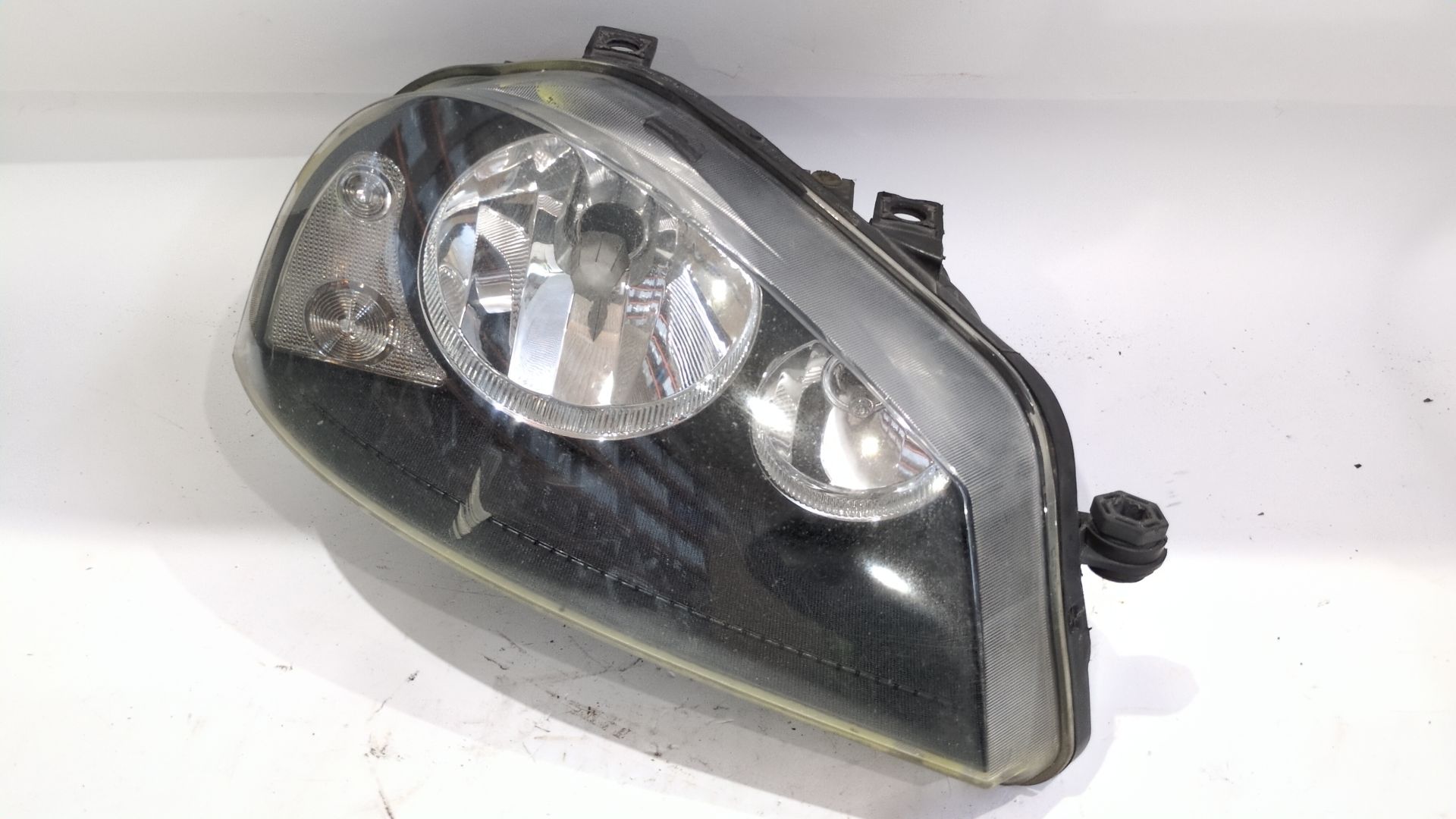 faro_derecho_6h1941006_89305581_seat_arosa_6h1_1_0