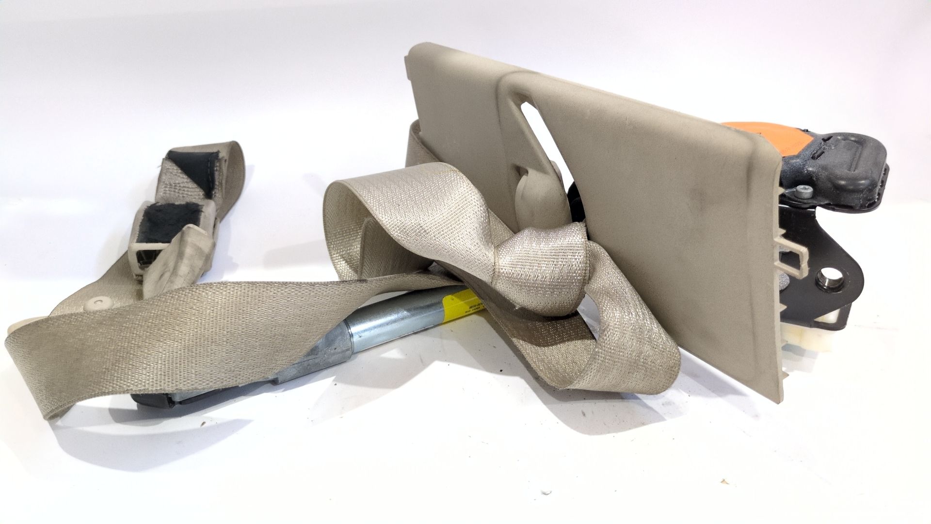 cinturon_seguridad_delantero_izquierdo_20951975_502jh7l1e7_opel_insignia_a_g09_2_0_cdti_68