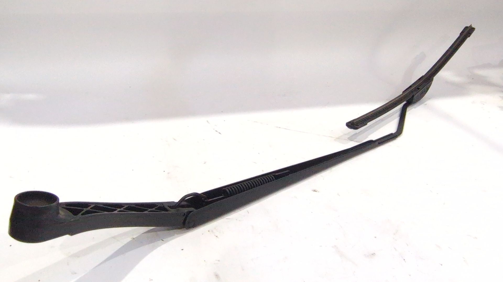 brazo_limpia_delantero_derecho_13227399_opel_insignia_a_g09_2_0_cdti_68