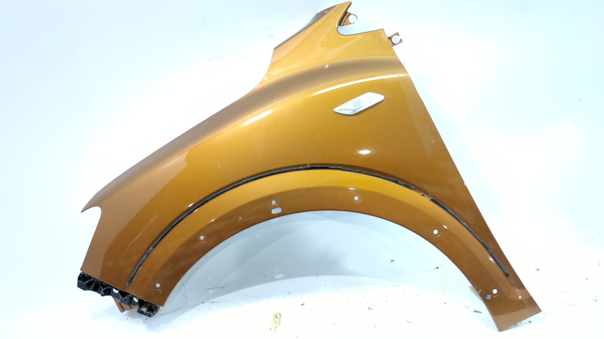 aleta_delantera_izquierda_631018101r_color_carroceria_teepy_orange_atacama_dacia_sandero_iii_1_0_tce_90_eco_g