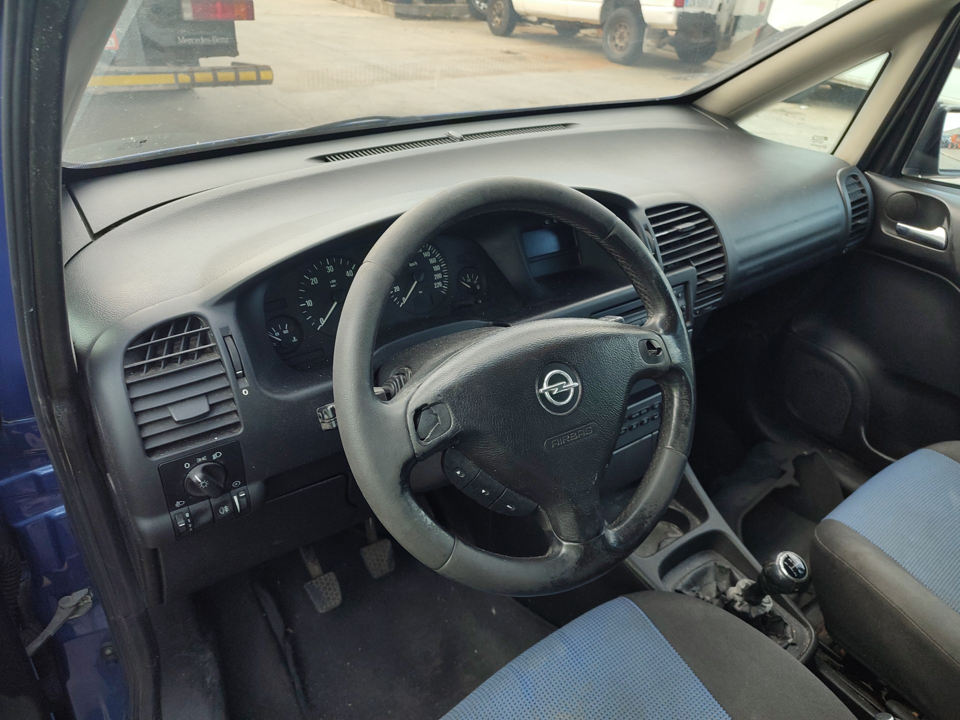 opel_zafira_a_monospace_t98