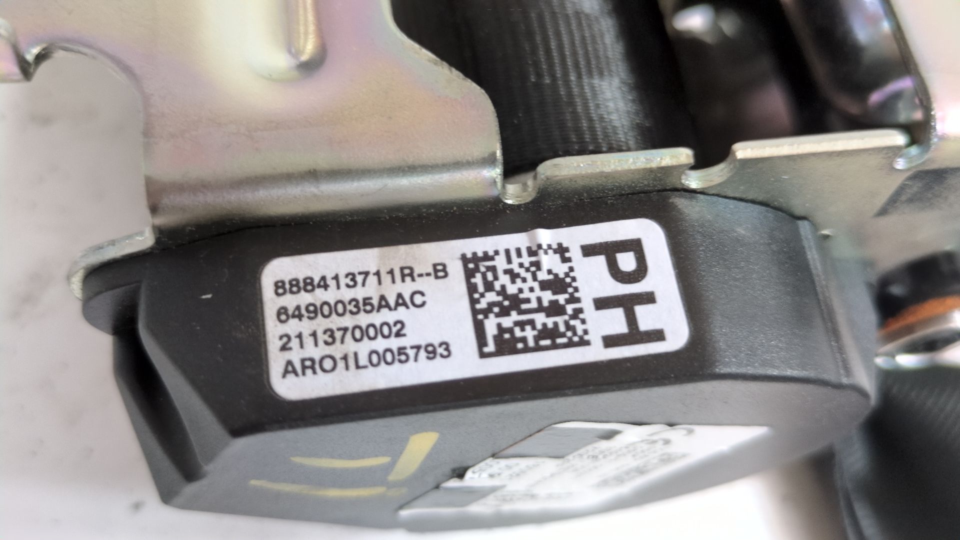 cinturon_seguridad_trasero_izquierdo_888413711r_dacia_sandero_iii_1_0_tce_90_eco_g