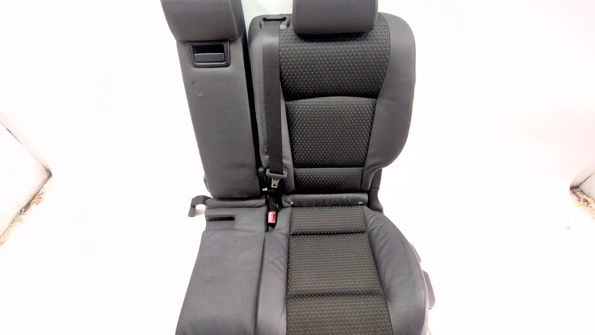 asiento_trasero_medio_e_izquierdo_52207332637_stoff_led_layer_dakota_an_razit_fnat_52_20_7_332_637_bmw_5_gran_turismo_f07_535_i